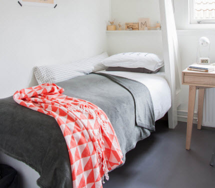 boy's bedroom with quilt top